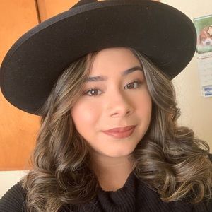 Meet your Posher, Ana